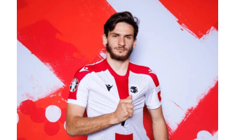 Kvaratskhelia hylkäsi Paris Saint-Germainin kutsun