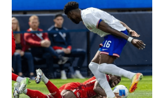 Davis loukkaantuu vakavasti, kun kansallisesta kunniasta tulee seuran hinta