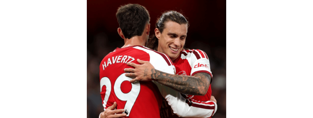 Arsenalin 3-0-voitto käynnistää mestaruuden puolustuksen Arsenalin 3-0-voitto käynnistää mestaruuden puolustuksen